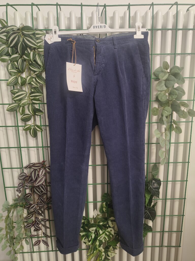 PANTALONE VELLUTO BLU CON RISVOLTO